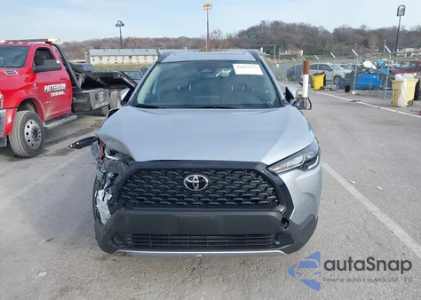 2024 Toyota Corolla Cross Le z USA, uszkodzony, nr VIN 7MUBAABG9RV088617